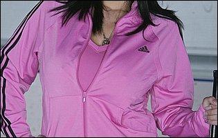Sporty girl Carmella Bing strips her pink t-shirt